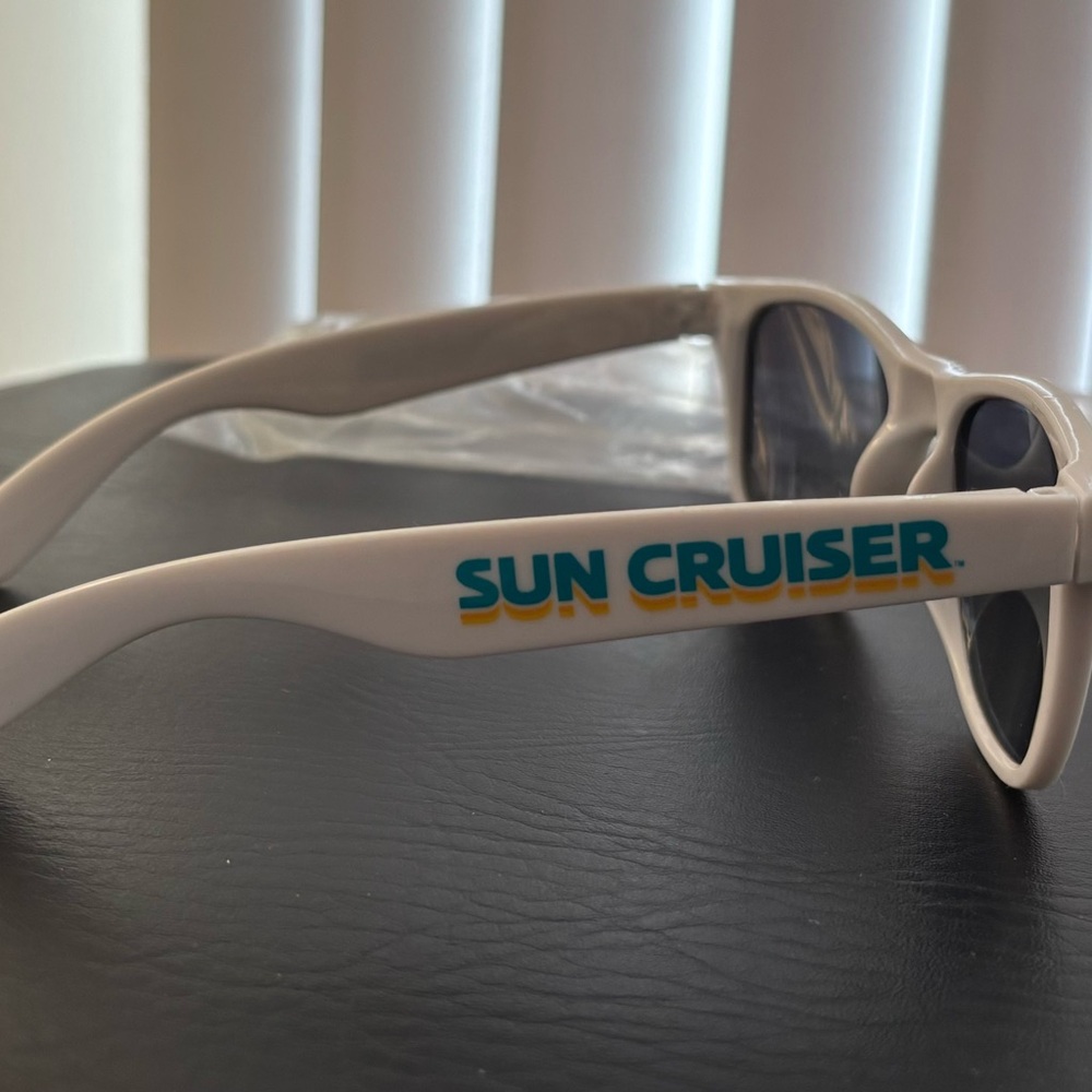 Sun Cruiser Adult Beverages Souvenir White Sunglasses Standard Average Size - Picture 6 of 10